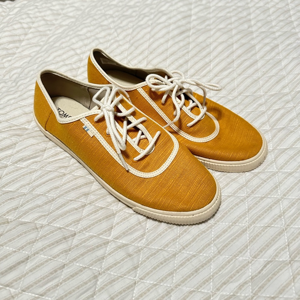 Toms Sneakers Mustard Color and Size 9